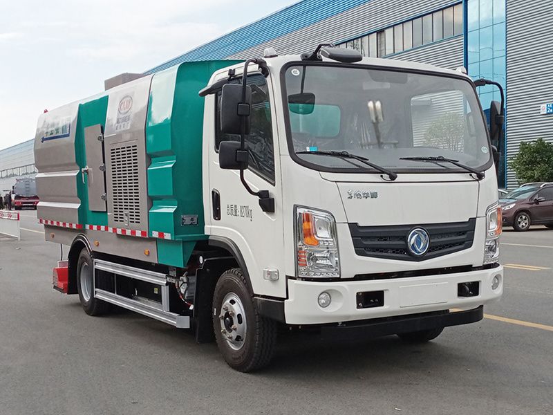 东风华神CL5080TXCBEV型纯电动吸尘车