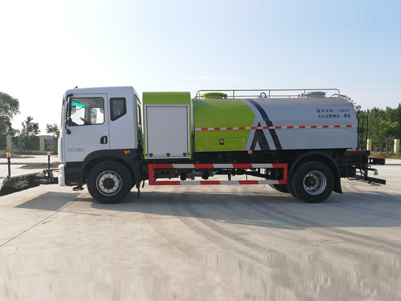 CL5180GQXBEV型纯电动清洗车